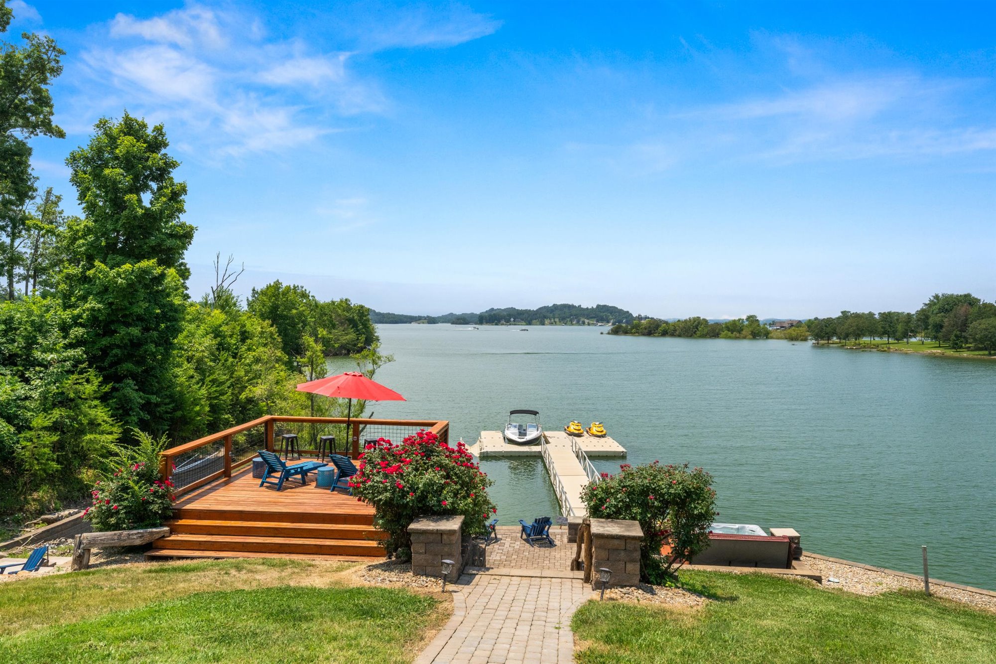 Sun deck and floating dock on Douglas Lake